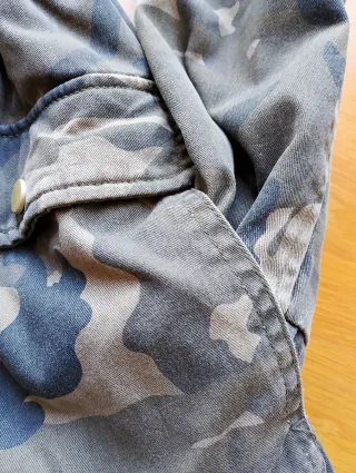 Cazadora camuflaje Stradivarius Talla S