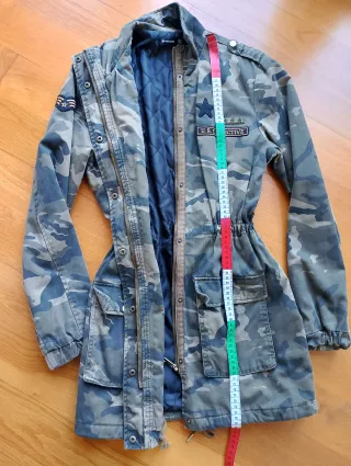 Cazadora camuflaje Stradivarius Talla S