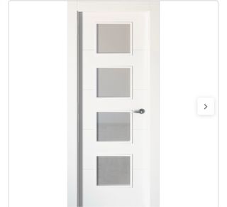 Puerta blanca con 4 cristales