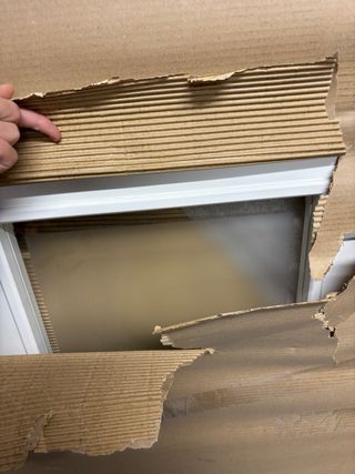 Puerta blanca con 4 cristales