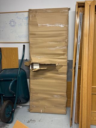 Puerta blanca con 4 cristales