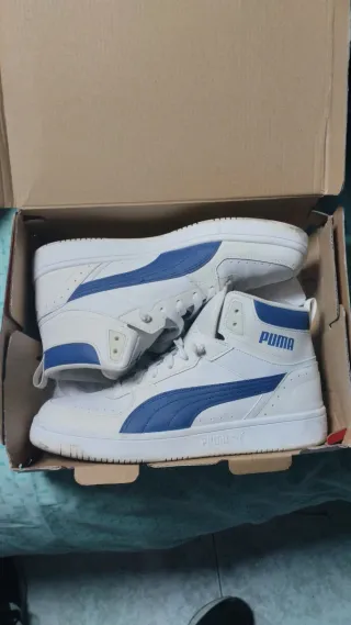 Zapatillas Puma Blancas y Azules usada una sola ve