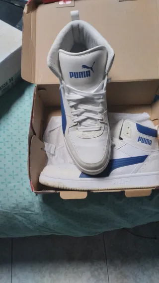 Zapatillas Puma Blancas y Azules usada una sola ve