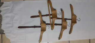 Lote de 4 perchas de madera antiguas