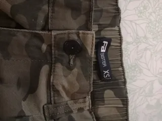 Pantalón cargo camuflaje chica, nuevo sin usar