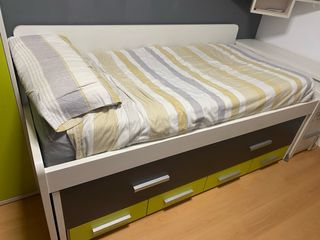 Cama doble con escritorio y cajones