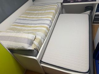 Cama doble con escritorio y cajones