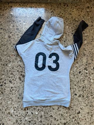 Chaqueta Adidas gris y negra