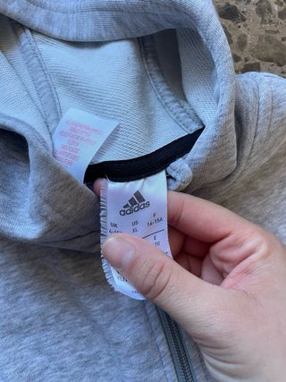 Chaqueta Adidas gris y negra