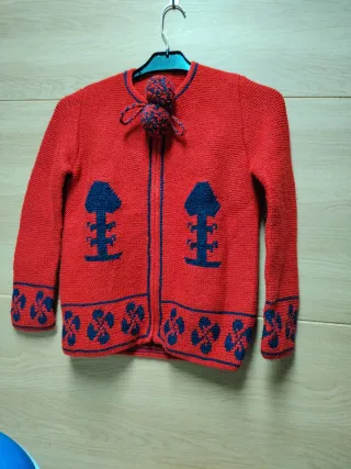 Cárdigan rojo tejido a mano para niño medida 30/54
