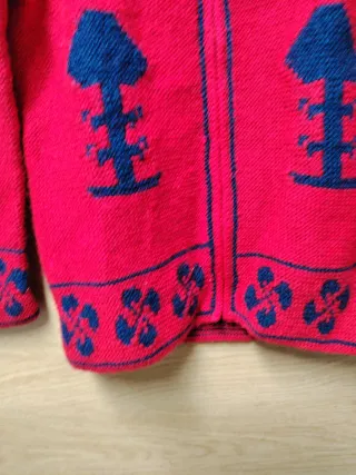 Cárdigan rojo tejido a mano para niño medida 30/54