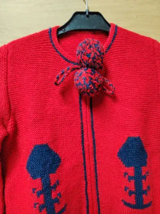 Cárdigan rojo tejido a mano para niño medida 30/54