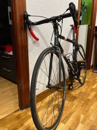Bicicleta de carretera negra