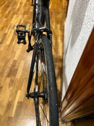 Bicicleta de carretera negra