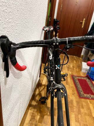 Bicicleta de carretera negra