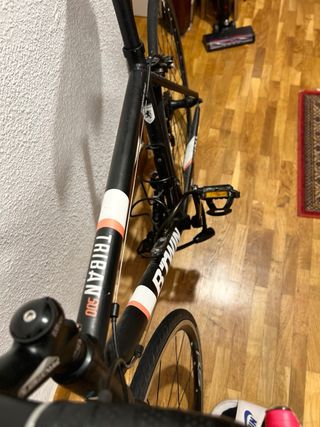 Bicicleta de carretera negra