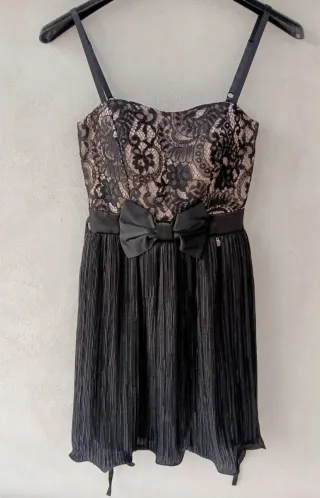 Abito smanicato con pizzo, donna, Rinascimento