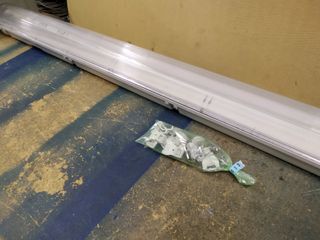 Luminaria fluorescente 58W + 2 tubos