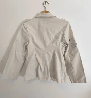 Chaqueta Beige Estilo Militar
