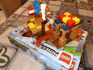 LEGO Minecraft 21167 Il Posto di Scambio