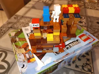LEGO Minecraft 21167 Il Posto di Scambio
