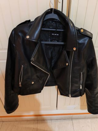 Chaqueta cuero Stradivarius negra