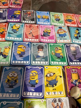 Cartas, pegatinas y figuras Minions