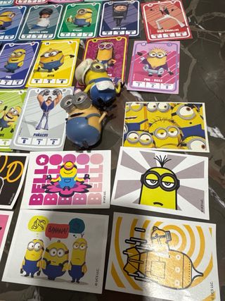 Cartas, pegatinas y figuras Minions