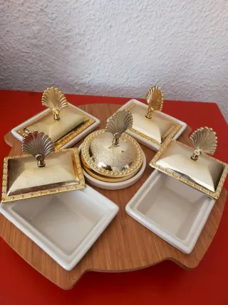 5 Recipientes de Cristal con Tapas Doradas