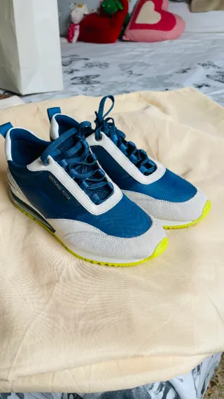 Zapatos Coach Marrones y Blancos