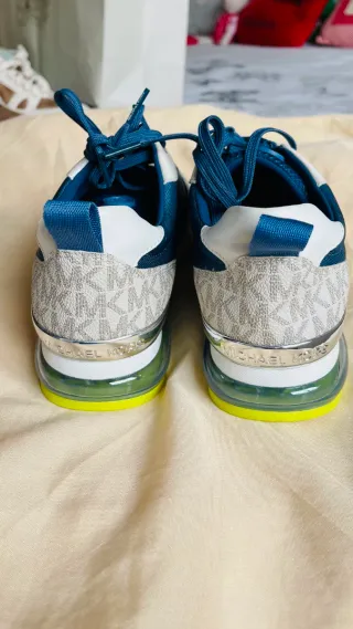 Zapatos Coach Marrones y Blancos