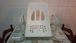 Silla de de baño para persona mayor.