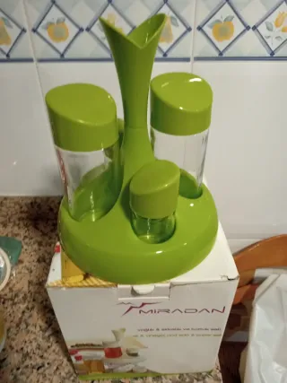 Set di contenitori per olio, aceto, sale e pepe