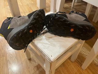 Botas de montaña niño azul y gris