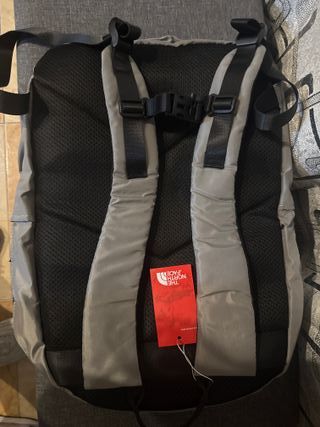 Mochila The North Face Gris