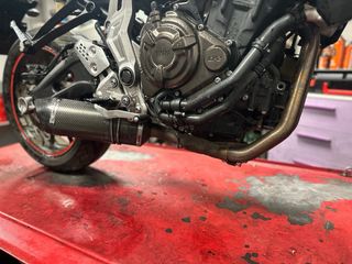 Escape Yamaha MT-07 Carbono Homologado