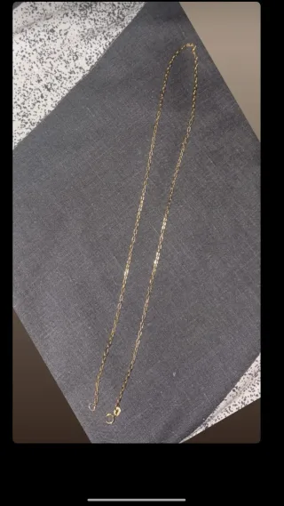 Cadena dorada fina