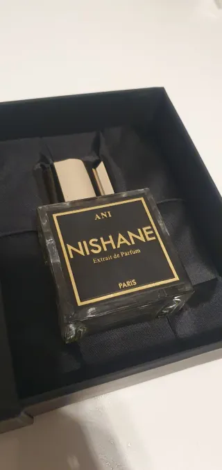 Nishane Extrait de Parfum Caja Negra Dorada, LEER!