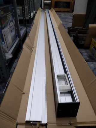 Columna aluminio para cableado oficinas