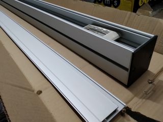 Columna aluminio para cableado oficinas