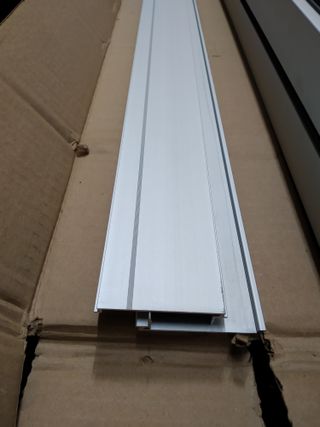 Columna aluminio para cableado oficinas