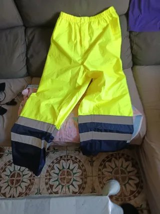 Chubasquero chaqueta y pantalón reflectante amaril