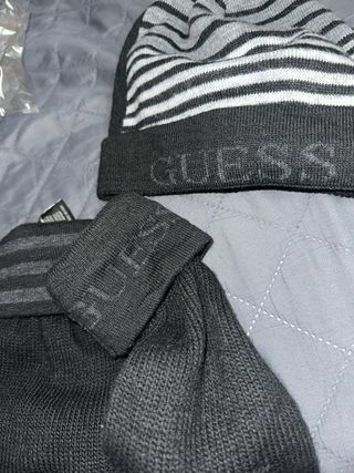 Gorro y Guantes Guess Rayas
