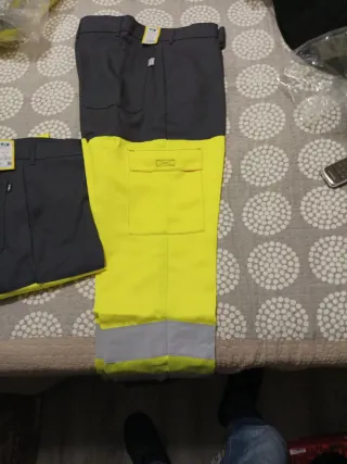 2 Pantalones reflectantes gris y amarillo