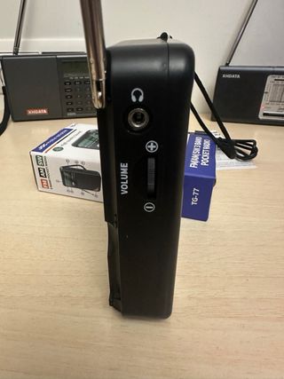 Radio Portátil JOC TG-77 FM AM SW