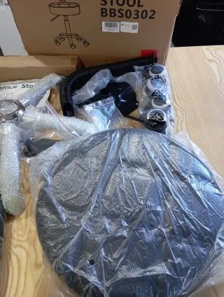 Silla giratoria redonda con respaldo negra  nueva