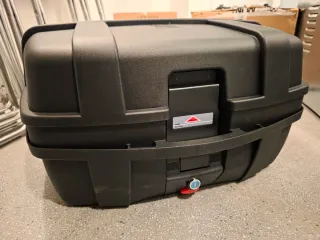 Maleta negra para moto