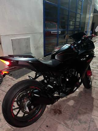 Honda CBR 500 R 2018 Negra+ casco