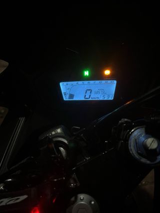 Honda CBR 500 R 2018 Negra+ casco