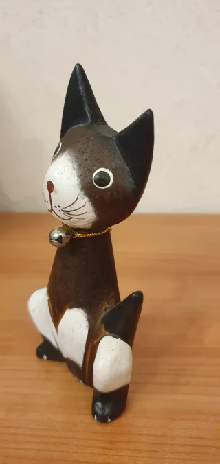Statuetta gatto in legno con campanellino